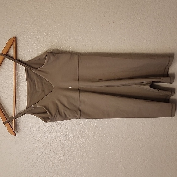 Old Navy PowerLite Lycra ADAPTIV Bodysuit 6-inch inseam - Birch Leaf - Picture 4 of 14